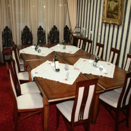 Kosta's Hotel