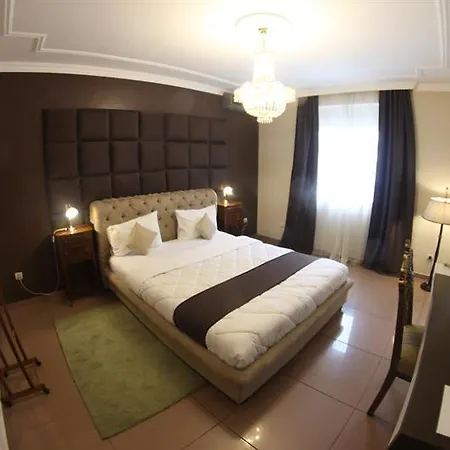 Kosta's Готель 4*